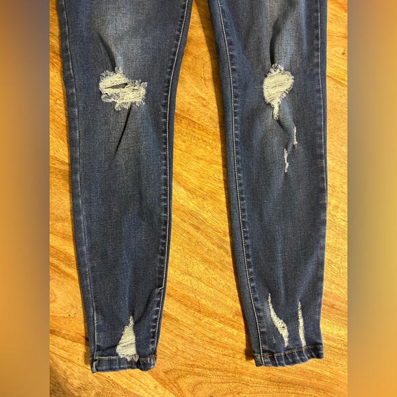 Sale 5/40 💕 Celebrity Pink Jeans 5/27 Dark Wash - Picture 4 of 5